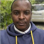 J’aide les apprenants en langue française et ceux qui veulent améliorer leur communication dans la langue de Molière